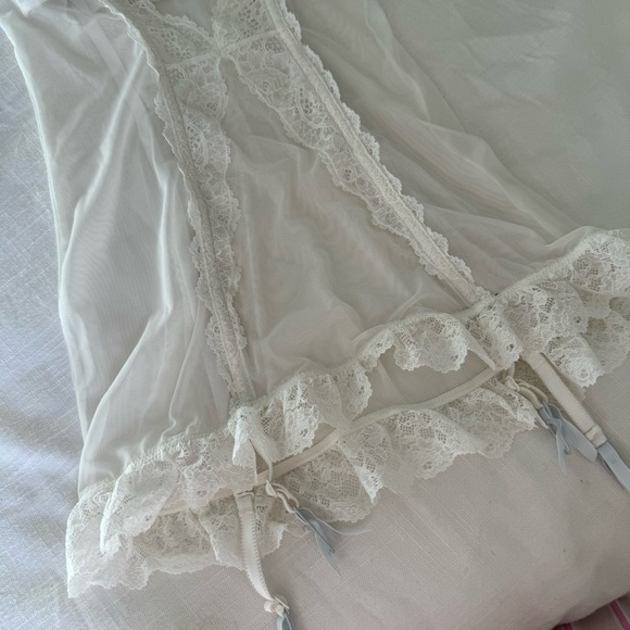 Vintage Victoria’s Secret lace lingerie top - Picture 5 of 5